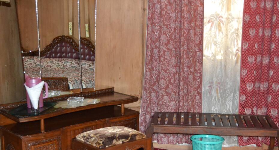 New Sydney Houseboat, Srinagar 5